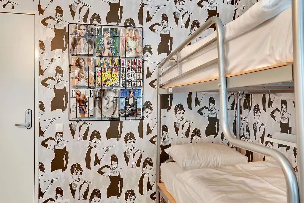 Dutchies Hostel Amsterdam